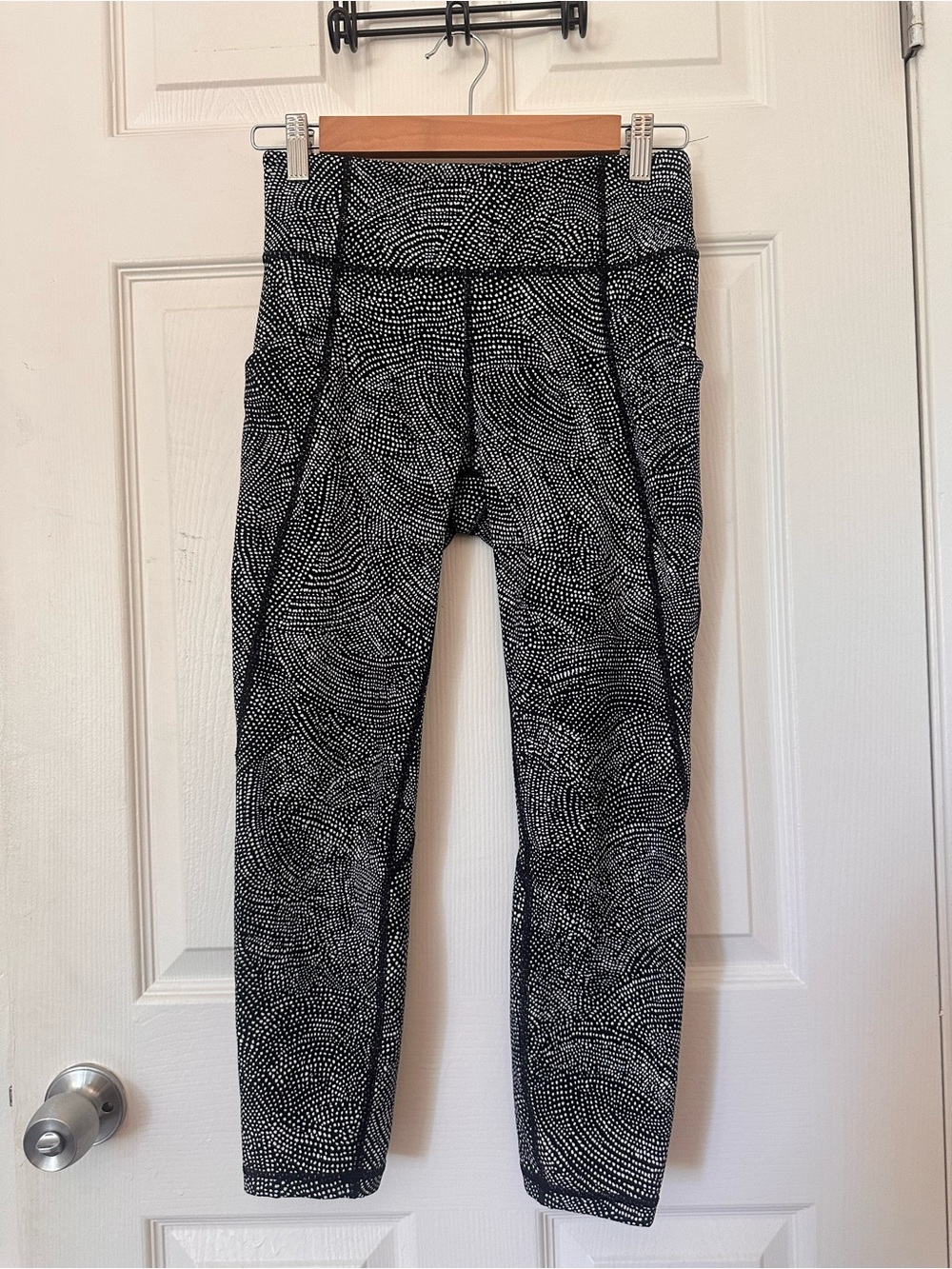 Lululemon Time To Sweat Crop 23" Free Spirit Alpine White Black Leggings